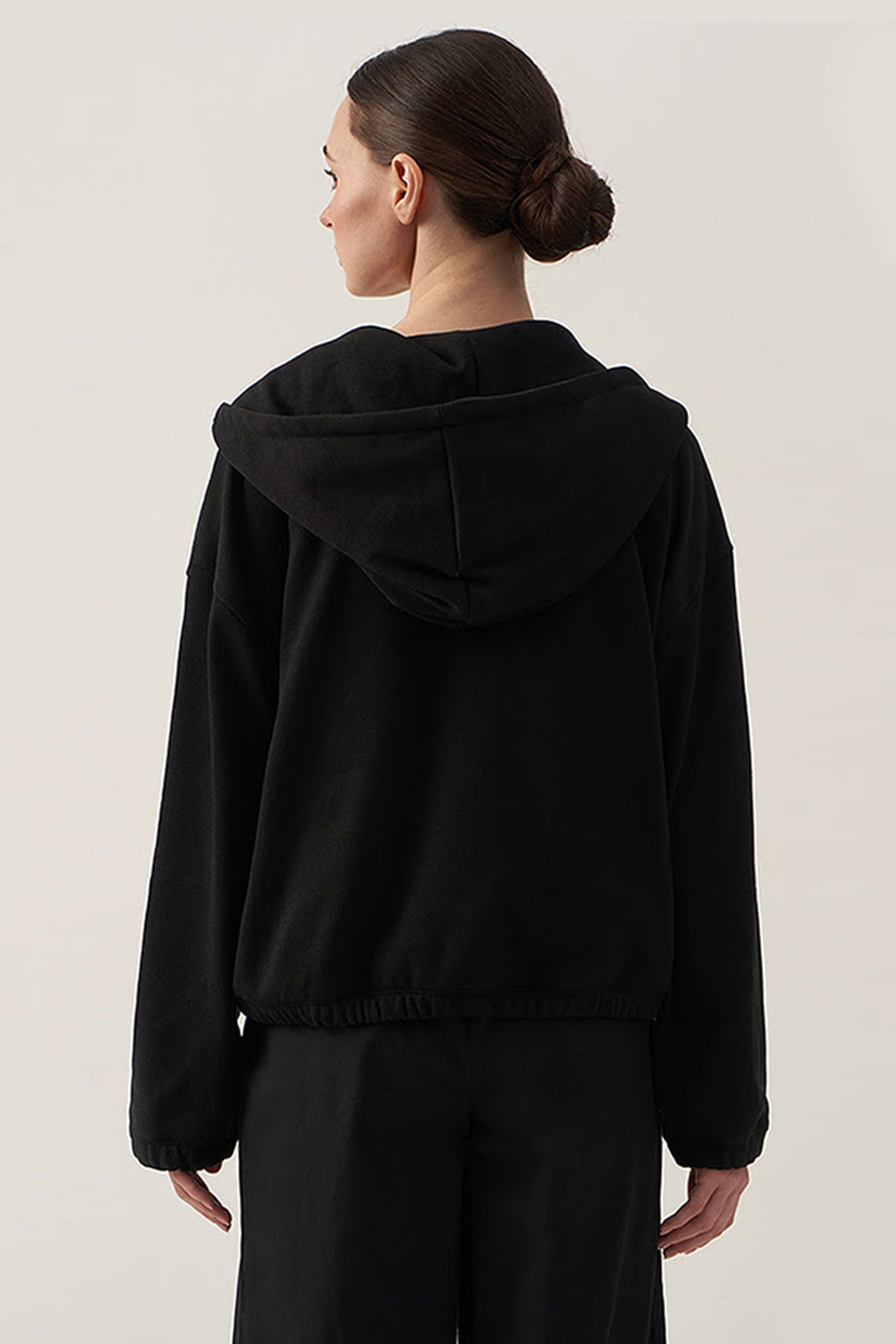 Women's Cozy Cropped Zip-up Hoodie with Patch Pockets