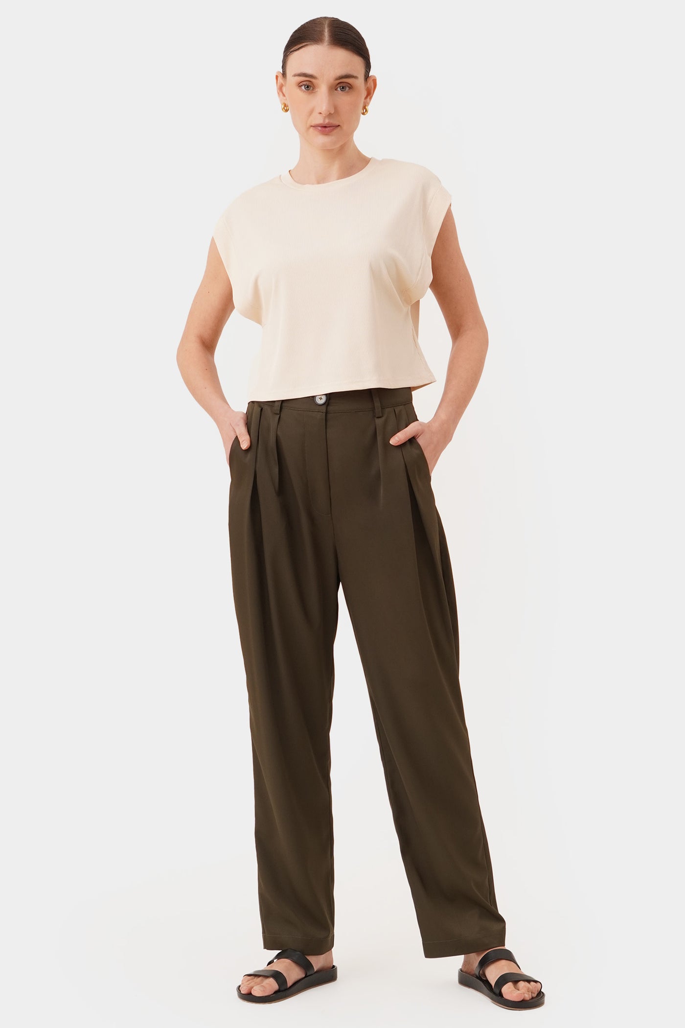 Women's Box Pleat Barrel Pants - The New Standard