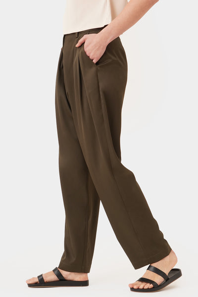 Women's Box Pleat Barrel Pants - The New Standard