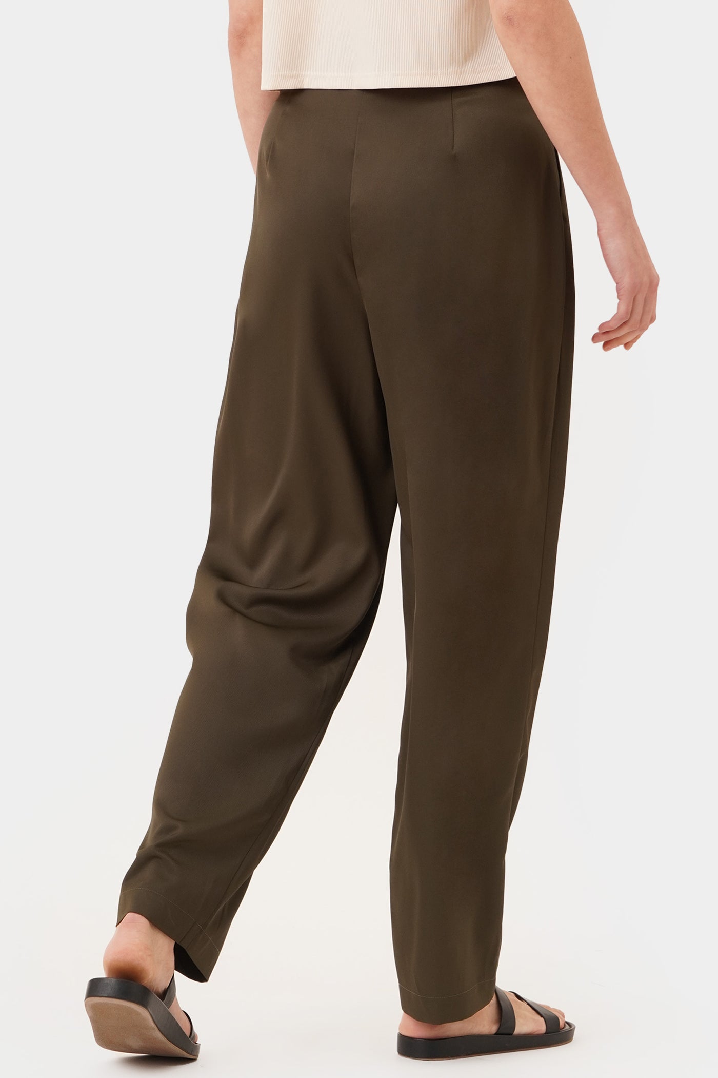 Women's Box Pleat Barrel Pants - The New Standard