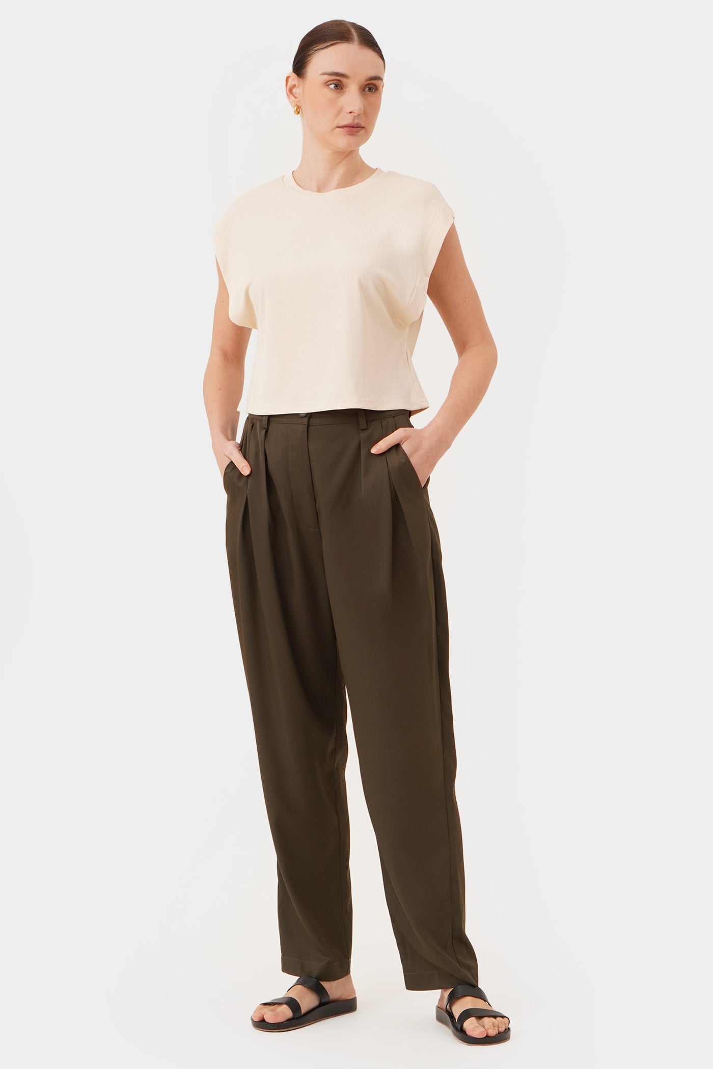 Women's Box Pleat Barrel Pants - The New Standard