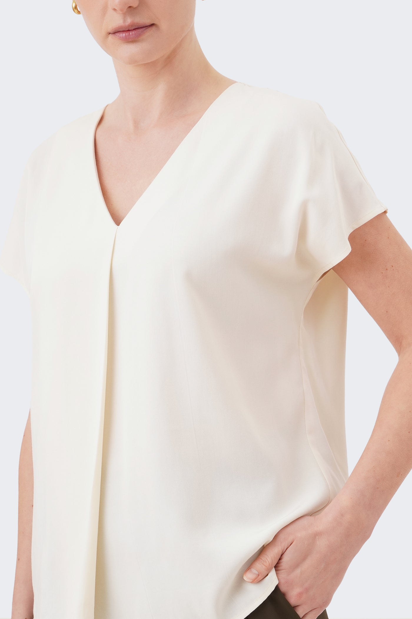 Women's V-Neck Front Pleat Extended Sleeve Tunic - The New Standard