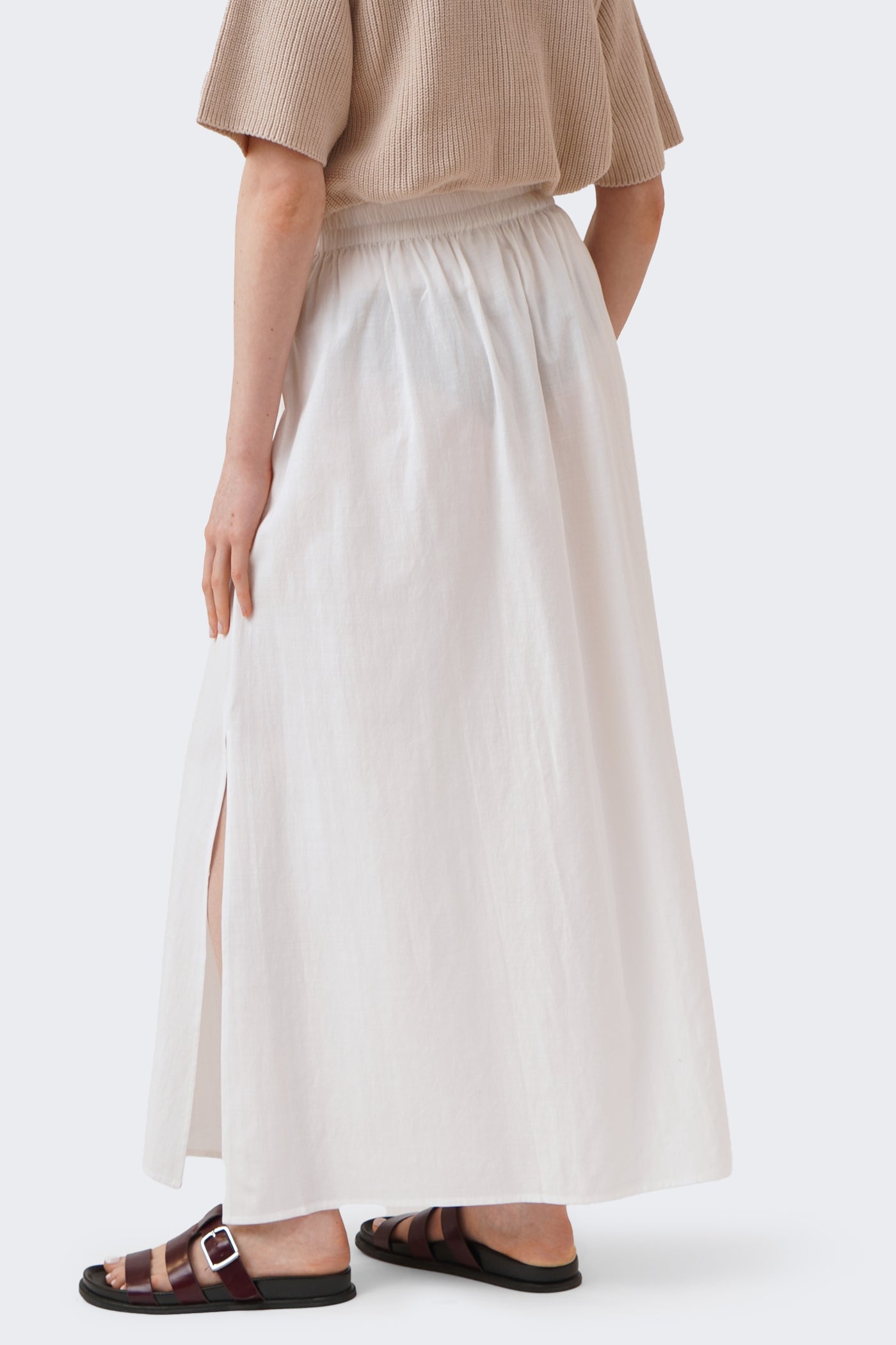 989566-Off White (1).jpg