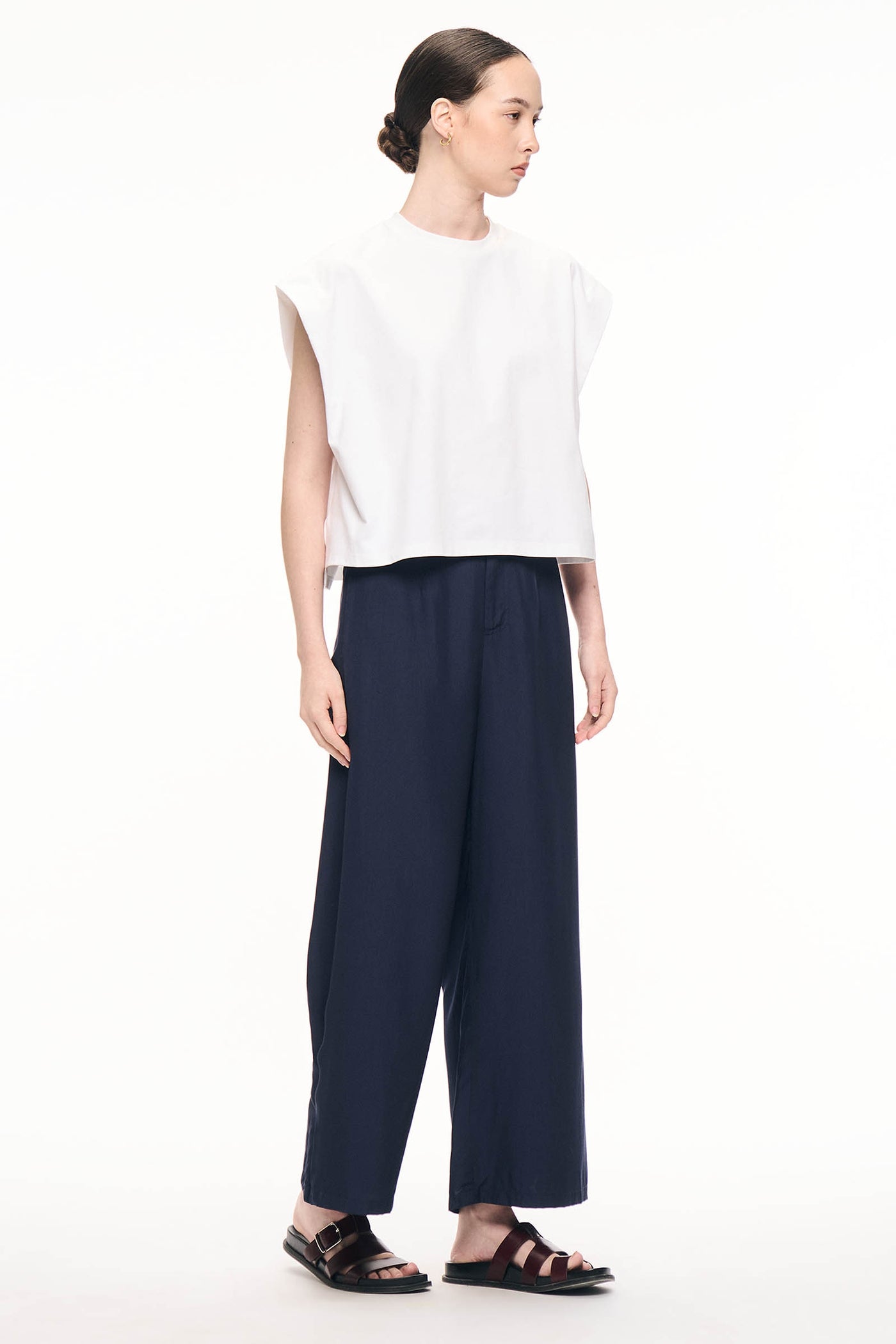 990266-Off White (1).jpg