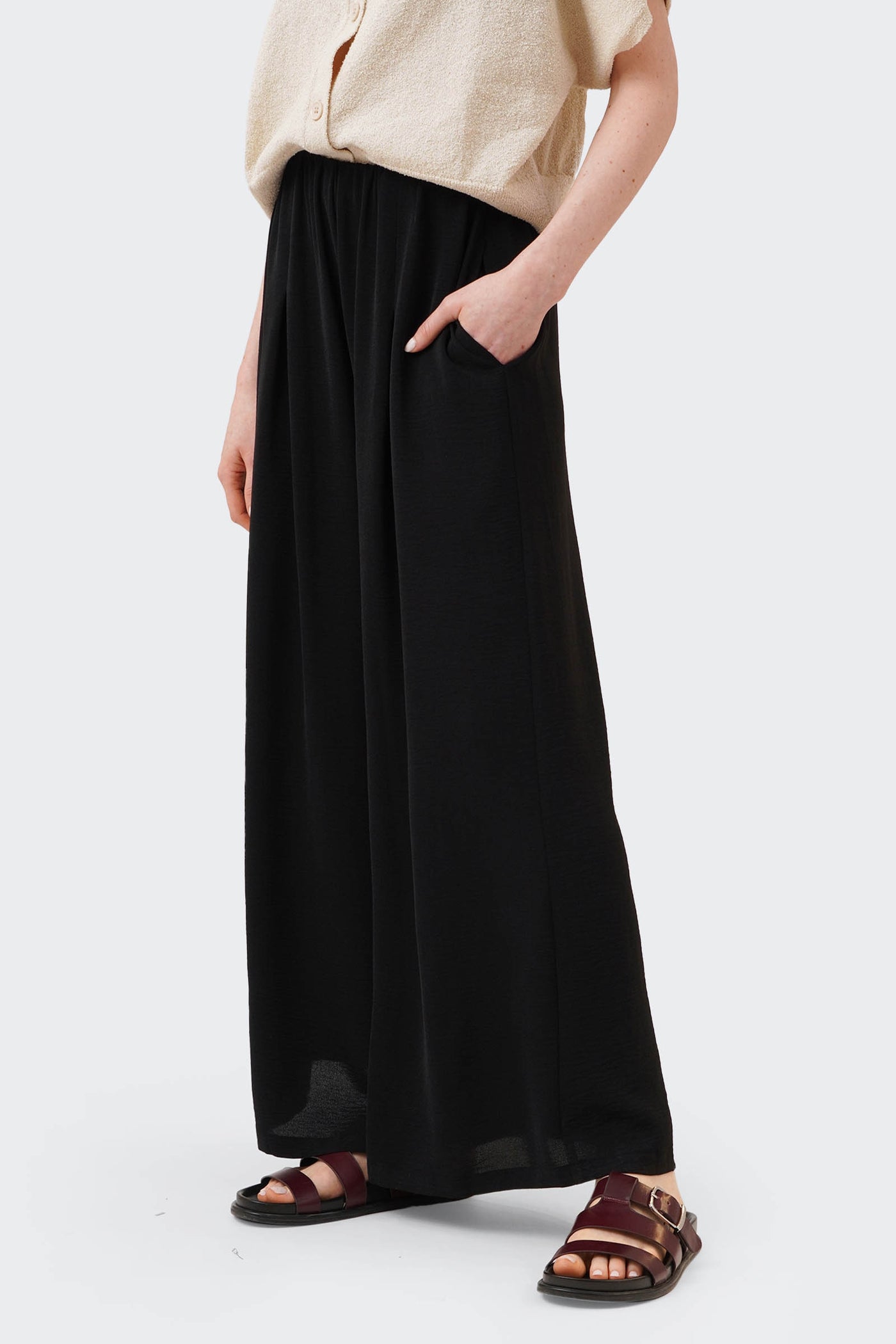 990389-Black (1).jpg